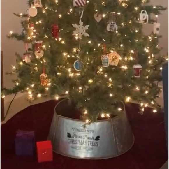 Festive Christmas Tree Collar - Picture 2 of 9